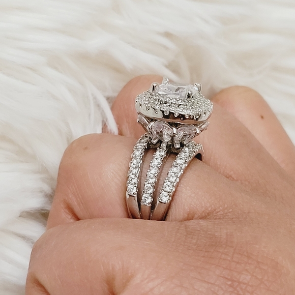 925 Halo Diamond Ring in Sterling Silver - Picture 6 of 12